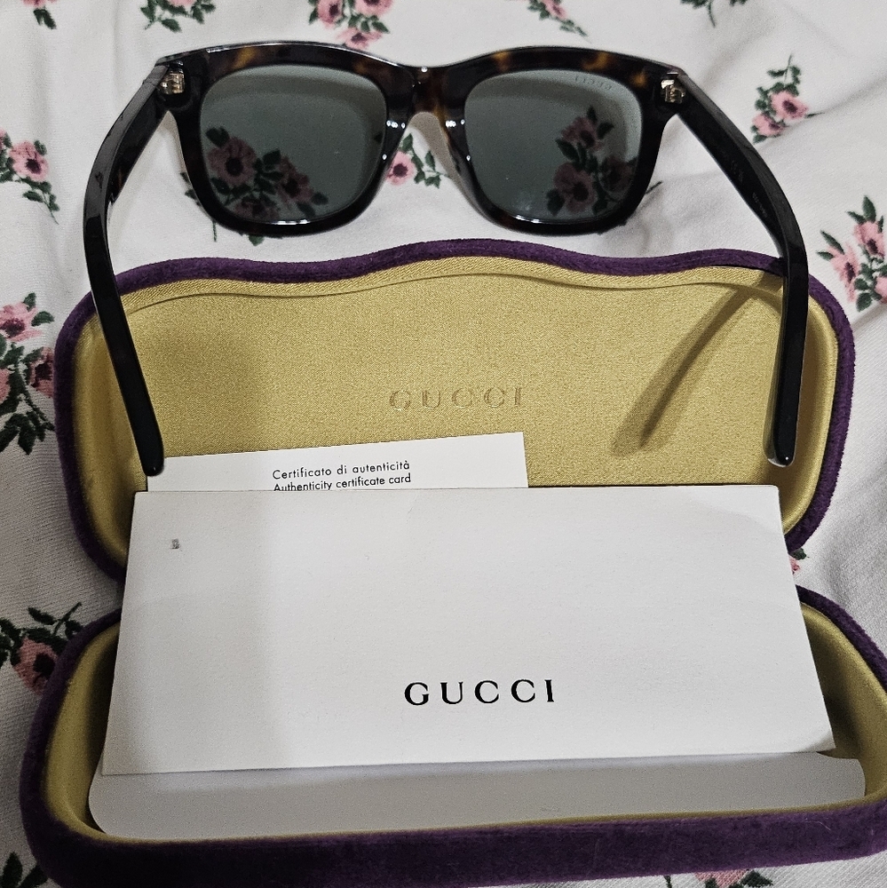Gucci Tortoise Sunglasses - Picture 5 of 9